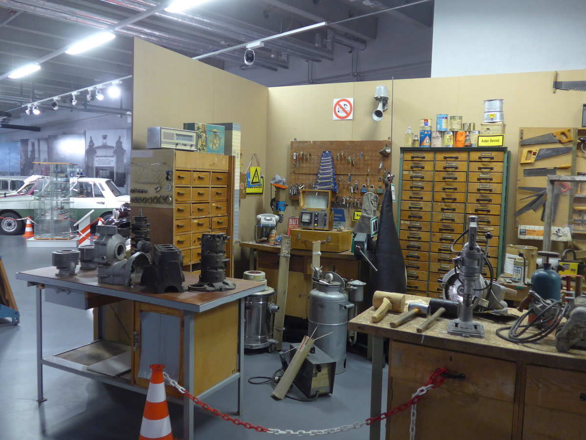 (183'023) - Mechanikerwerkstatt am 8. August 2017 in Dresden, Die Welt der DDR