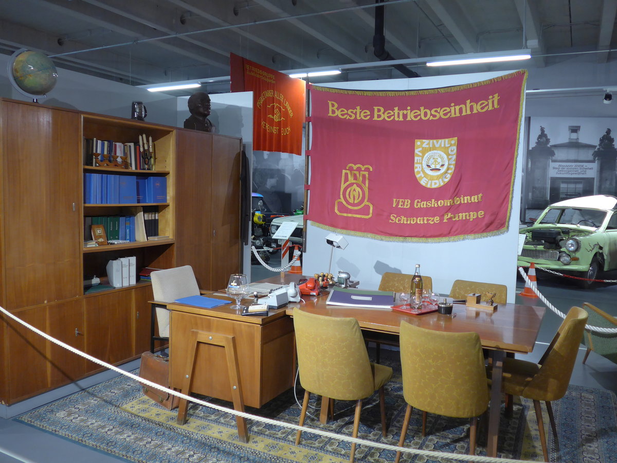 (183'029) - VEB-B�ro am 8. August 2017 in Dresden, Die Welt der DDR