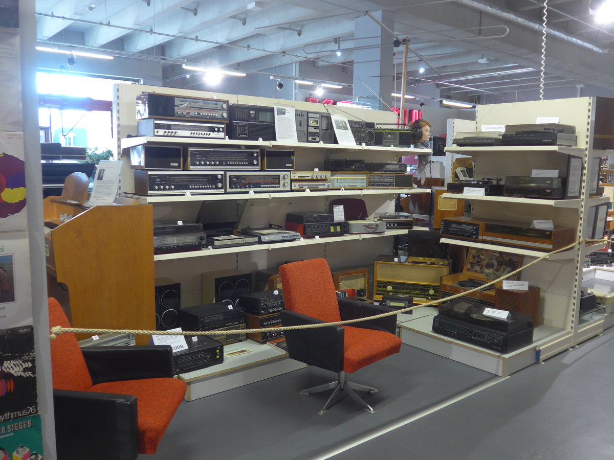 (183'030) - Radioger�te am 8. August 2017 in Dresden, Die Welt der DDR