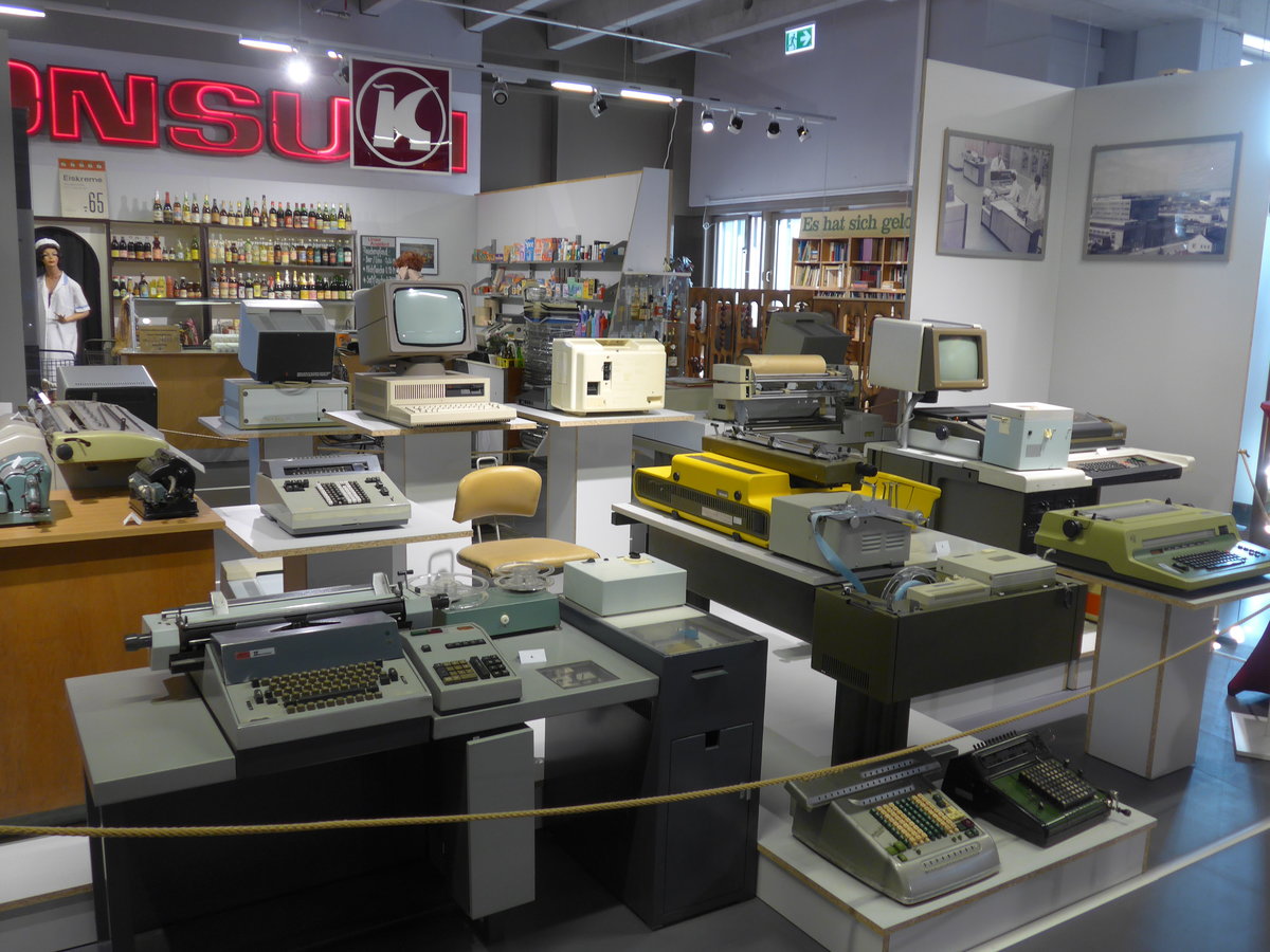 (183'033) - Camputer und Schreibmaschinen am 8. August 2017 in Dresden, Die Welt der DDR