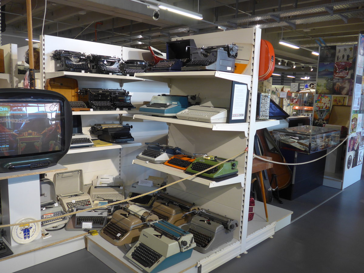 (183'041) - Schreibmaschinen am 8. August 2017 in Dresden, Die Welt der DDR