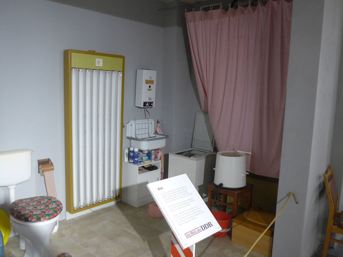 (183'073) - Badezimmer am 8. August 2017 in Dresden, Die Welt der DDR