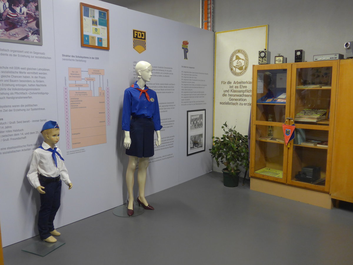 (183'077) - Die FDJ-Jugend am 8. August 2017 in Dresden, Die Welt der DDR