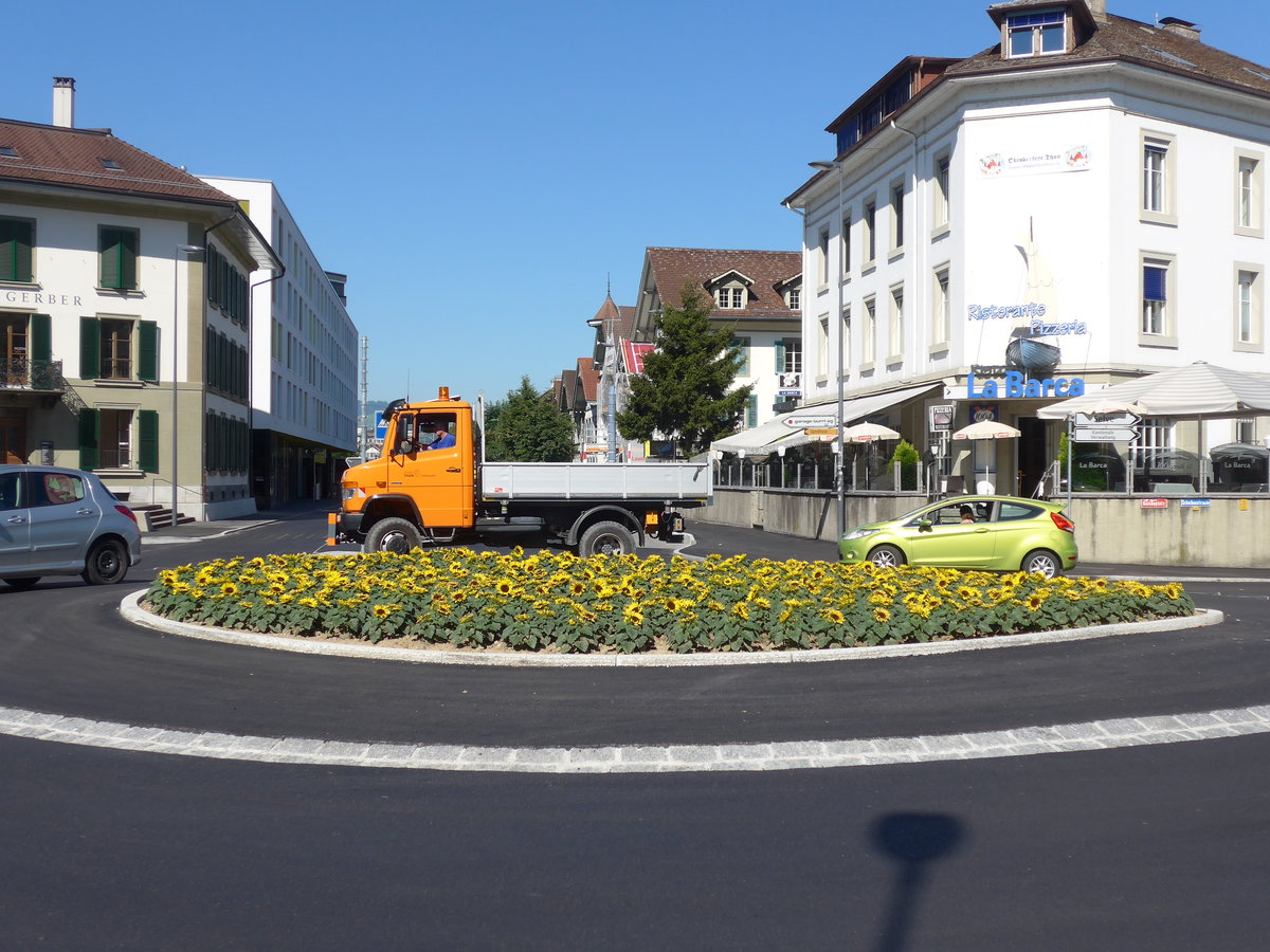 (183'510) - Kreisel mit Sonnenblumen am 14. August 2017 in Thun, Guisanplatz