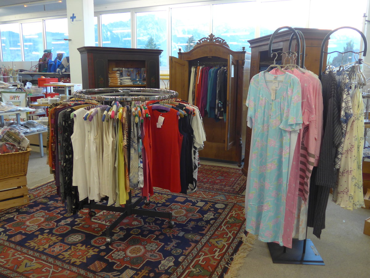 (184'763) - Neue Kleider am 14. September 2017 im BrockiShop Thun