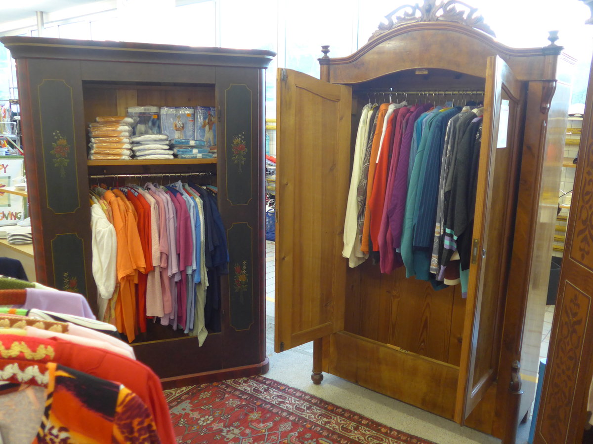 (184'765) - Neue Kleider am 14. September 2017 im BrockiShop Thun