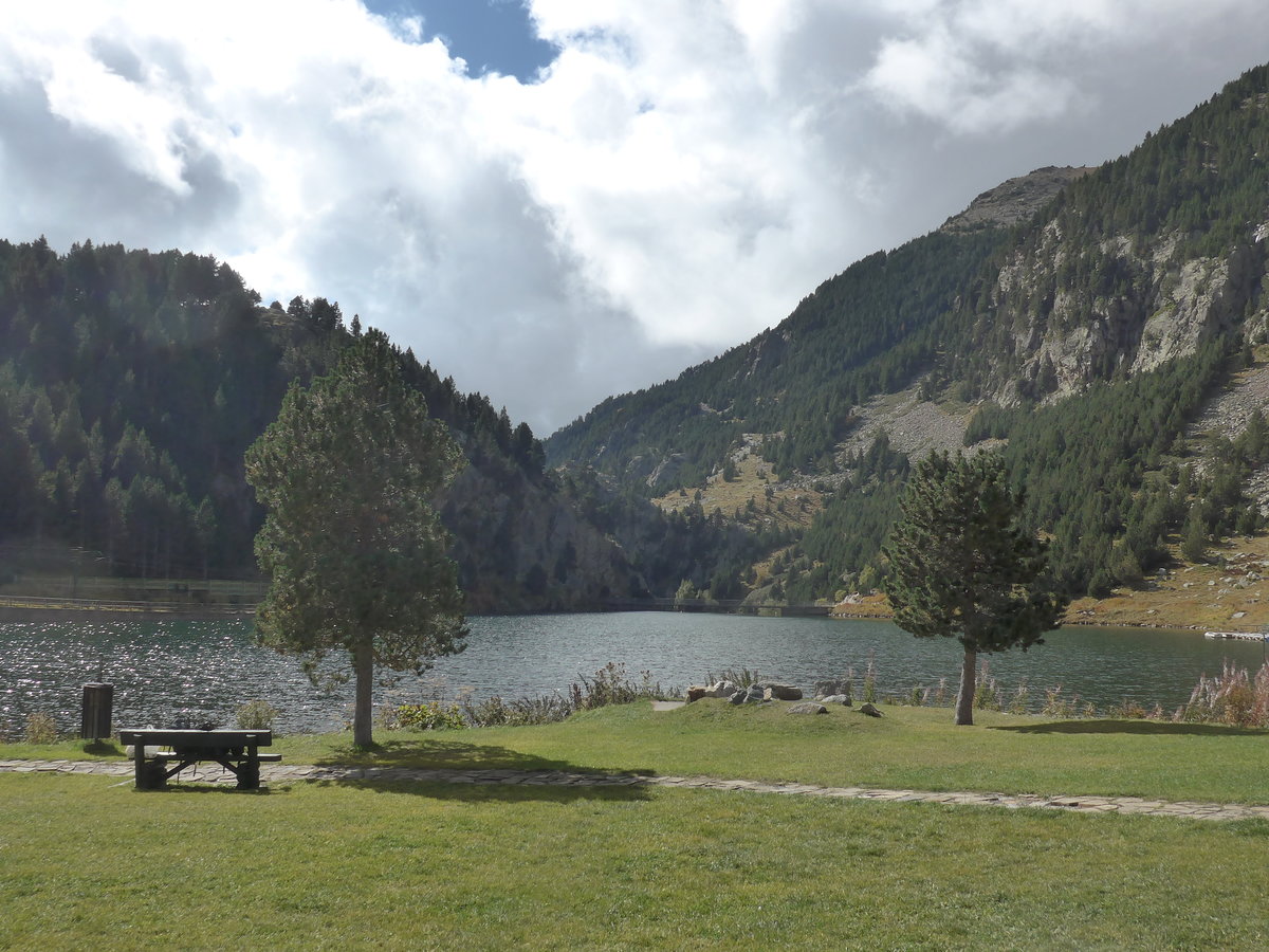 (185'245) - Der Stausee am 26. September 2017 im Vall de N�ria