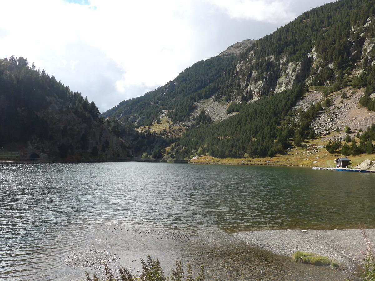 (185'247) - Der Stausee am 26. September 2017 im Vall de N�ria