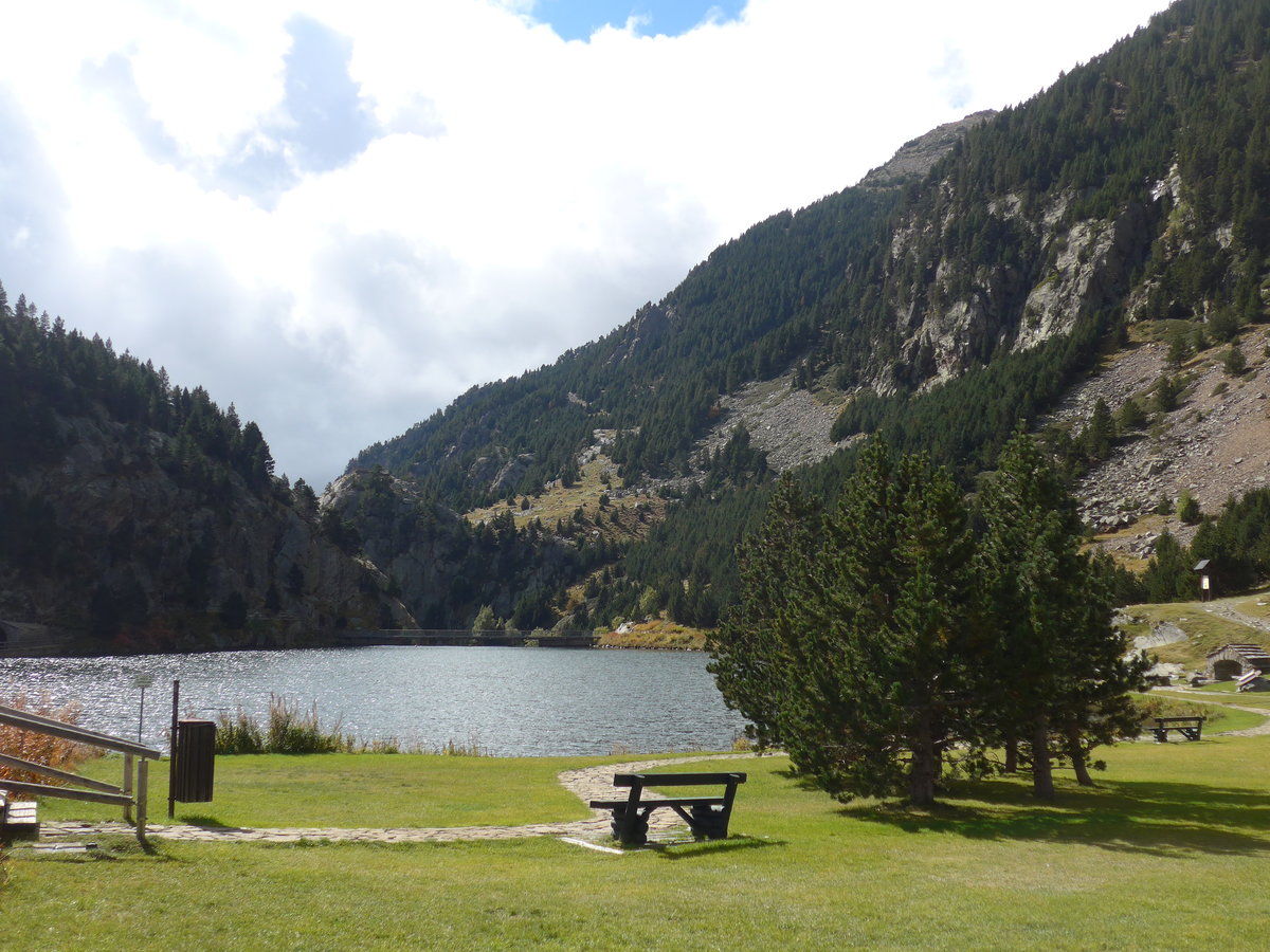 (185'261) - Der Stausee am 26. September 2017 im Vall de N�ria