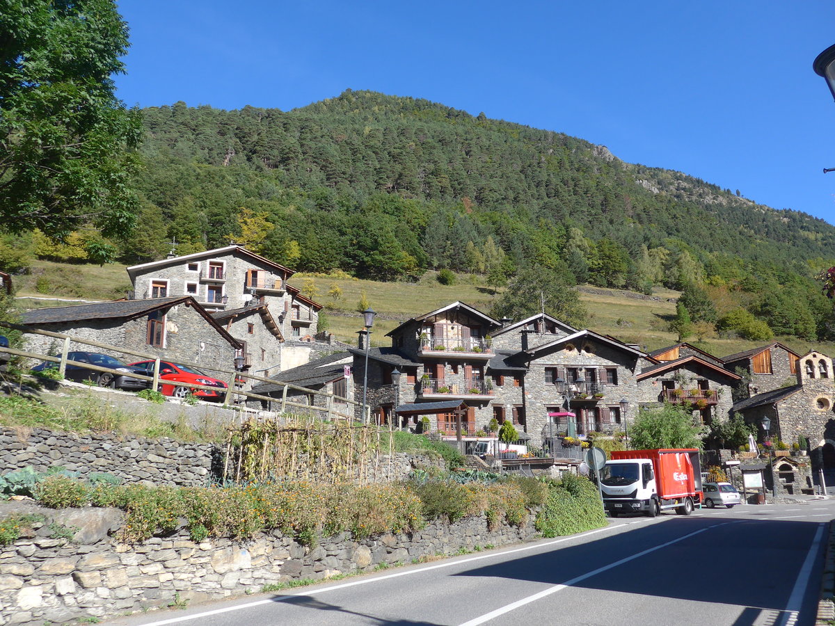 (185'325) - Das Dorf Llorts am 27. September 2017