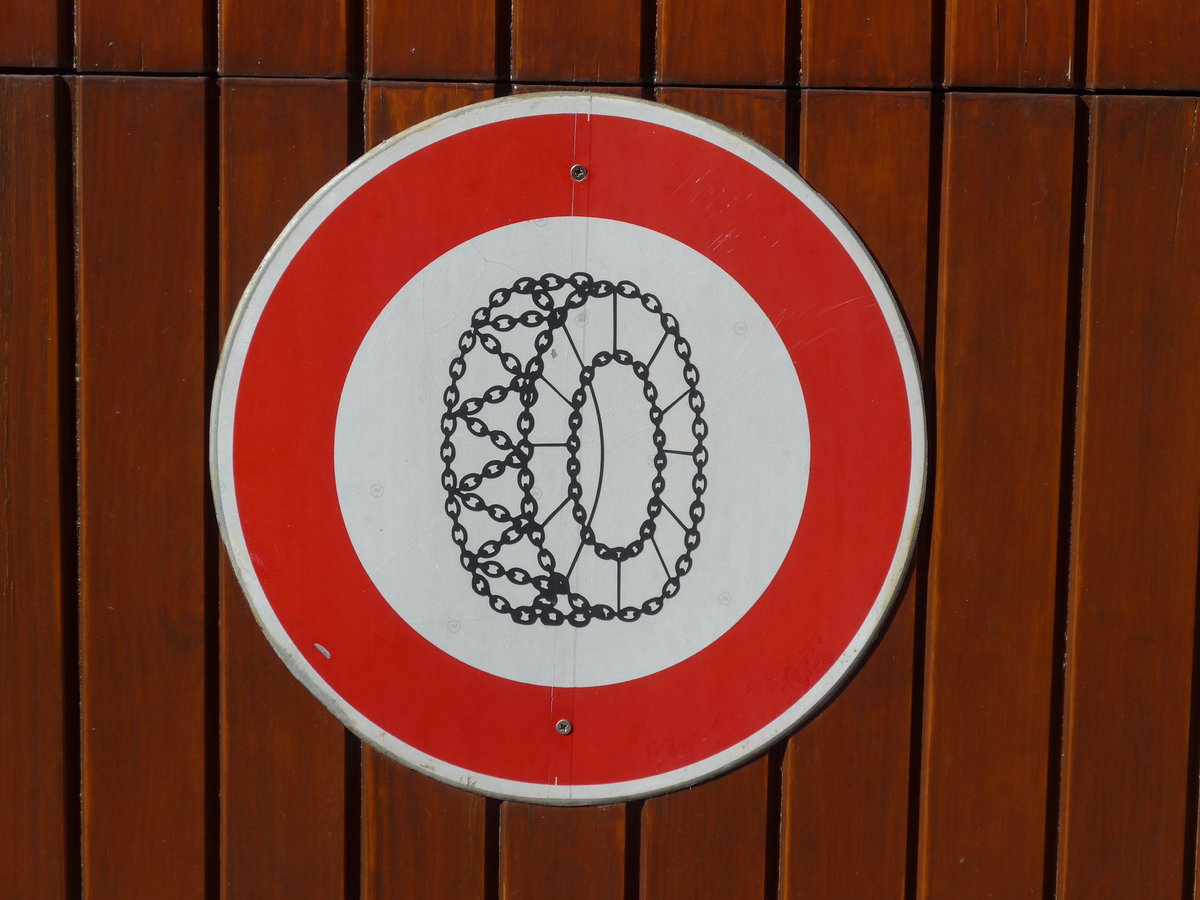 (185'346) - Schneeketten in der Garage verboten am 27. September 2017 in Llorts