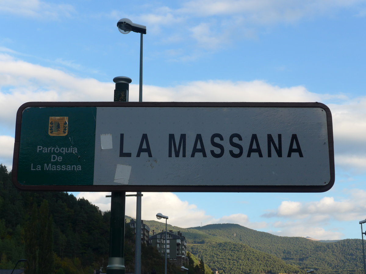 (185'444) - Ortstafel von La Massana am 27. September 2017