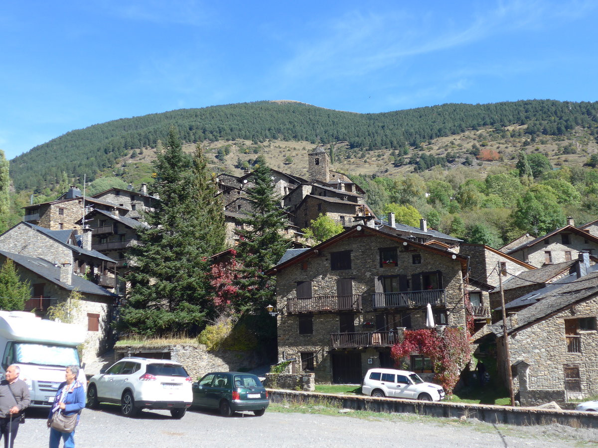 (185'508) - Das Dorf Os de Civis am 28. September 2017