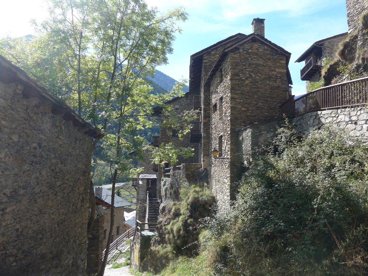 (185'535) - H�user am 28. September 2017 in Os de Civis