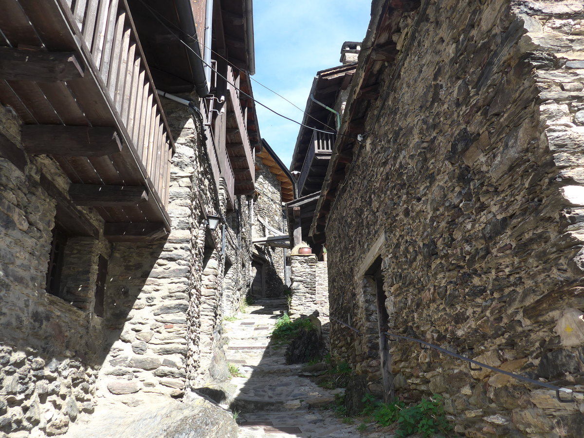 (185'540) - Gasse am 28. September 2017 in Os de Civis