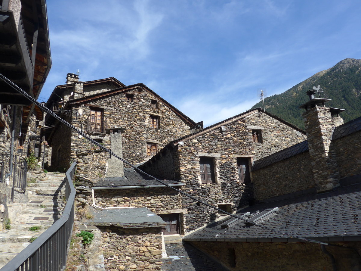 (185'544) - H�user am 28. September 2017 in Os de Civis