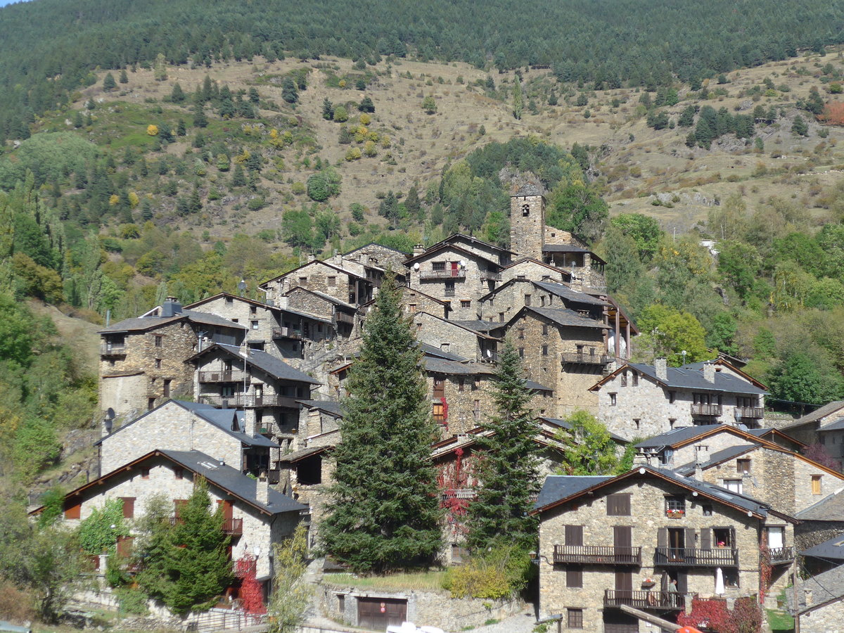 (185'553) - Das Dorf Os de Civis am 28. September 2017