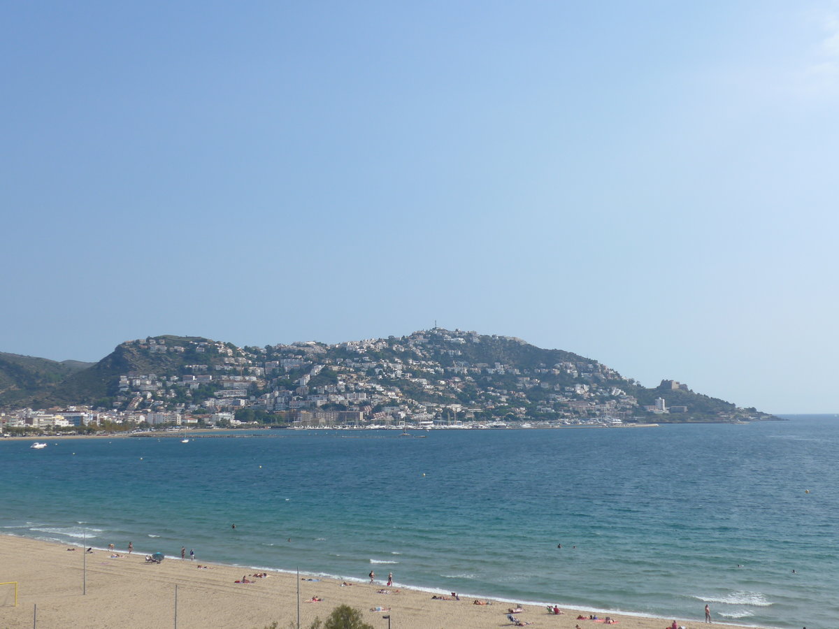 (185'638) - Am Strand von Roses am 29. September 2017