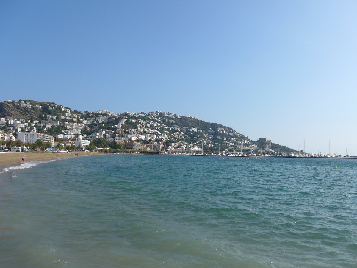 (185'653) - Am Strand von Roses am 29. September 2017