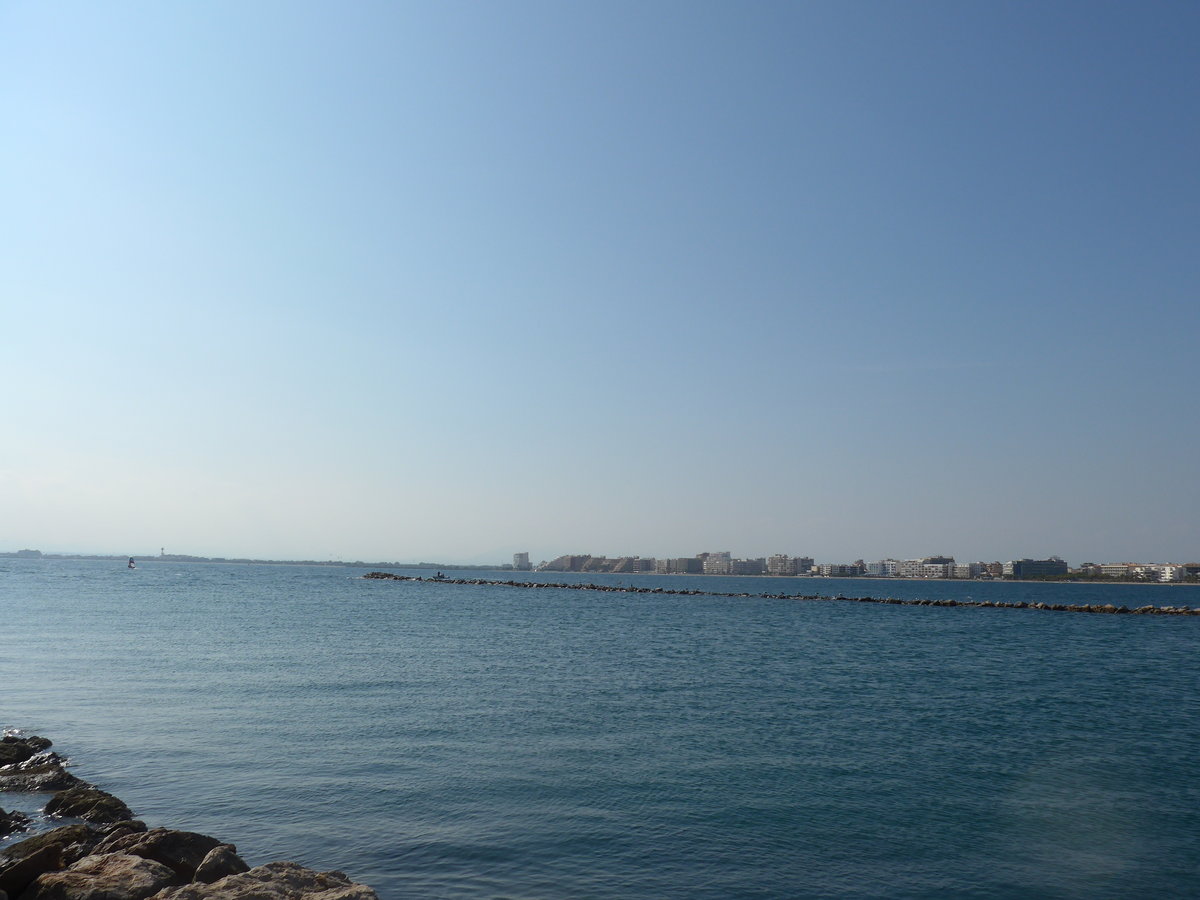 (185'654) - Am Strand von Roses am 29. September 2017