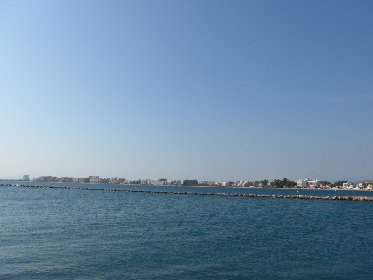 (185'655) - Am Strand von Roses am 29. September 2017