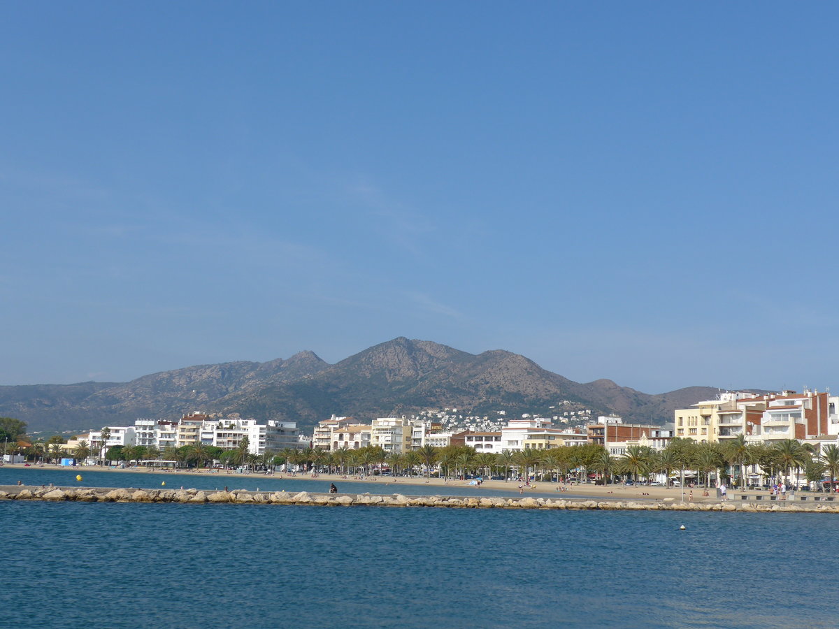 (185'657) - Am Strand von Roses am 29. September 2017