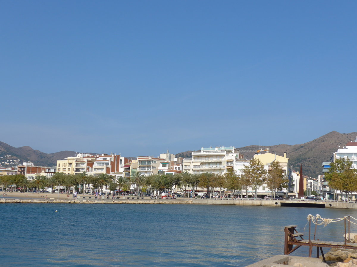 (185'658) - Am Strand von Roses am 29. September 2017