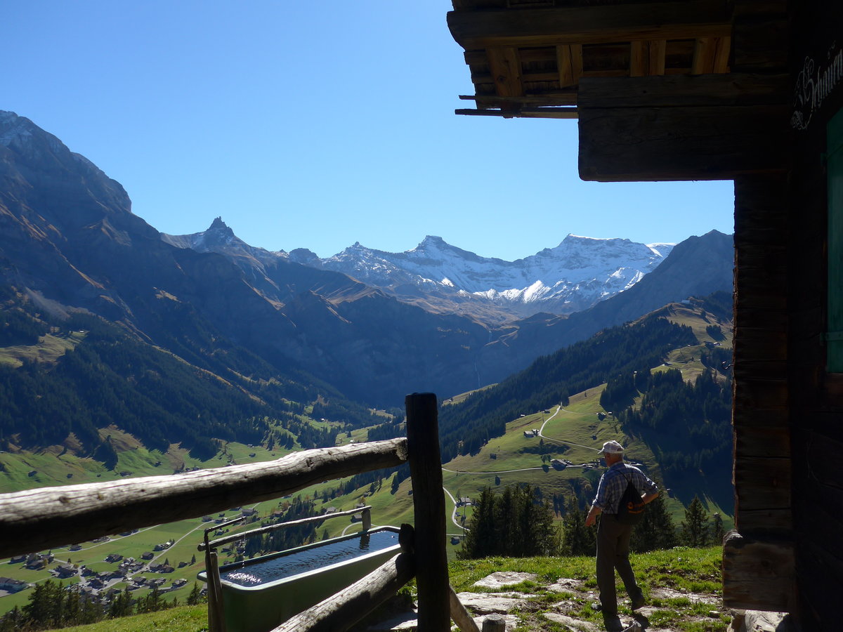 (185'829) - Obere Fluhweide mit Wildstrubelmassiv am 15. Oktober 2017 oberhalb Adelboden