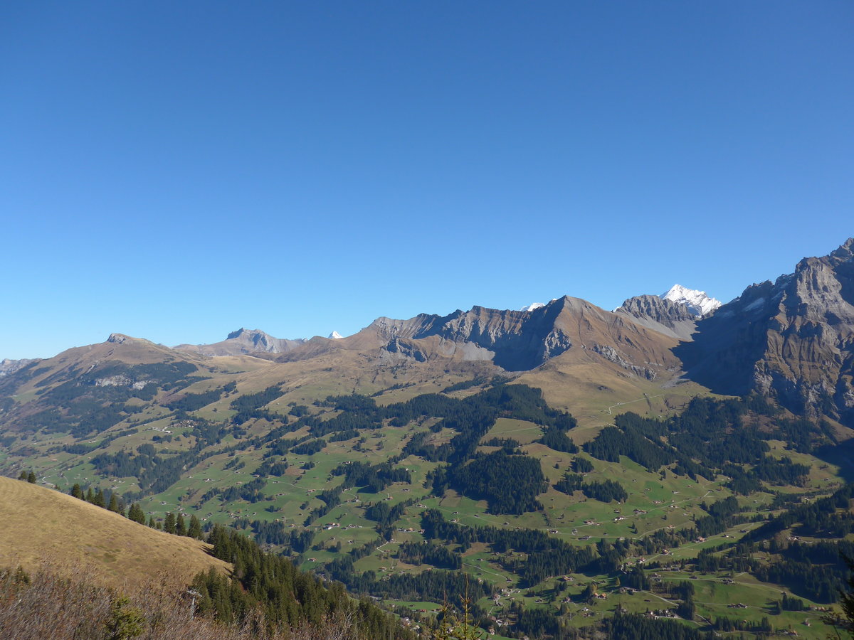 (185'837) - Elsighorn und Bonderspitze am 15. Oktober 2017 von der Tschentenalp oberhalb Adelboden aus