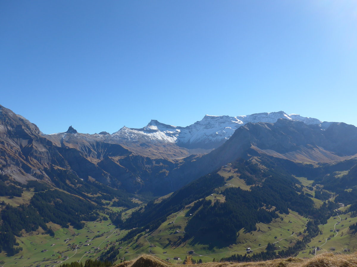 (185'848) - Blick auf Wildstrubel und Fitzer am 15. Oktober 2017 von der Tschentenalp oberhalb Adelboden aus