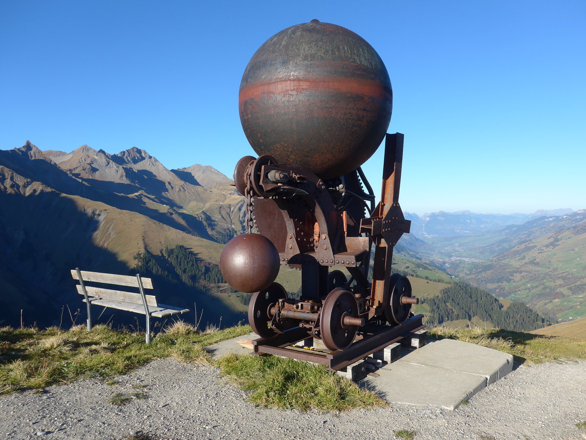 (185'861) - Eisenplastik auf der Tschentenalp am 15. Oktober 2017 oberhalb Adelboden