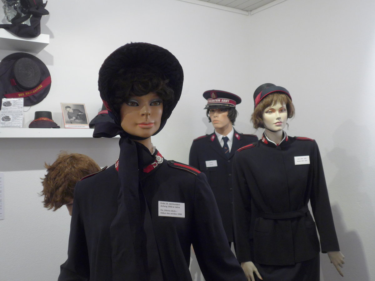 (186'281) - Heilsarmee Uniformen von gestern und heute am 10. November 2017 in Bern, Heilsarmee Museum