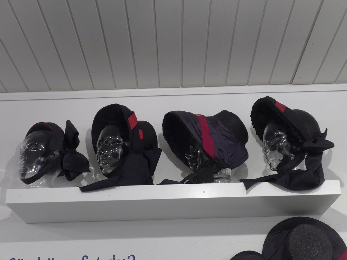 (186'284) - Verschiedene Heilsarmee H�te am 10. November 2017 in Bern, Heilsarmee Museum