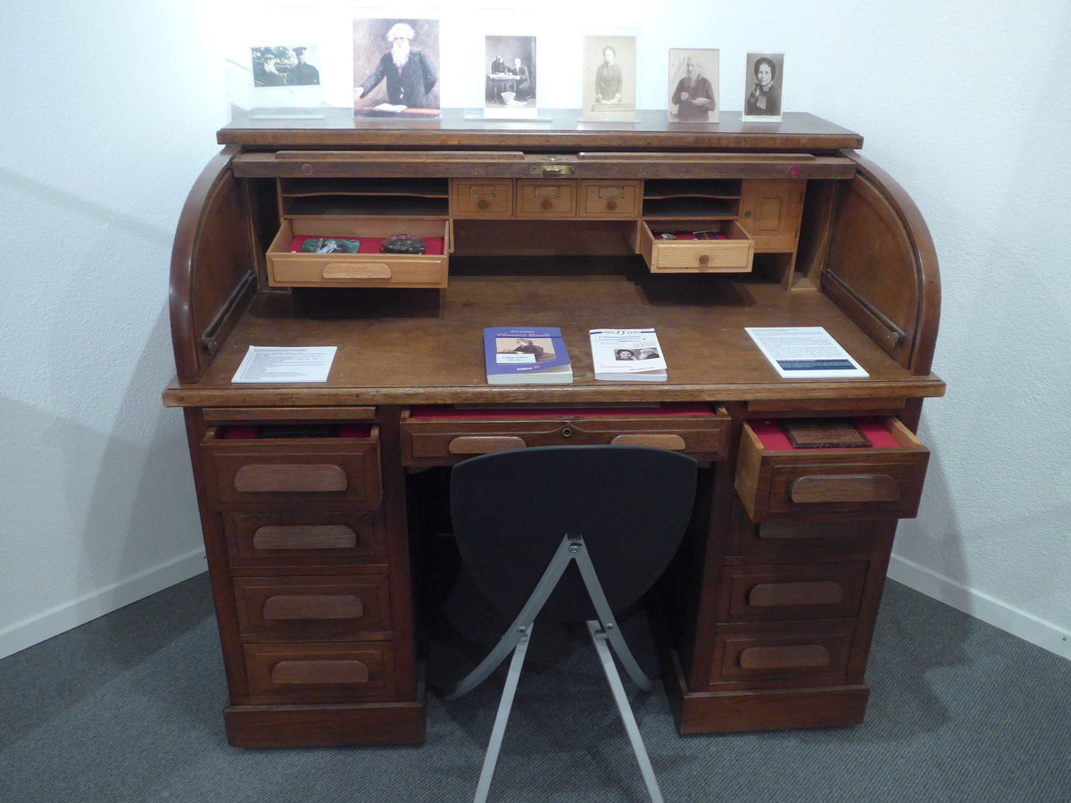 (186'286) - Altes Schreibpult am 10. November 2017 in Bern, Heilsarmee Museum