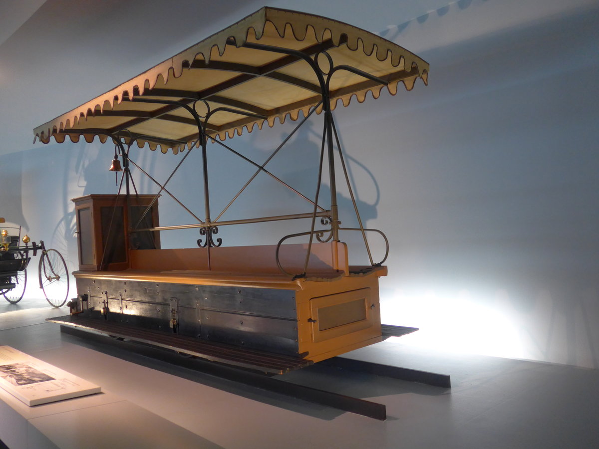 (186'311) - Daimler Motor-Waggonet von 1891 am 12. November 2017 in Stuttgart, Mercedes-Benz Museum