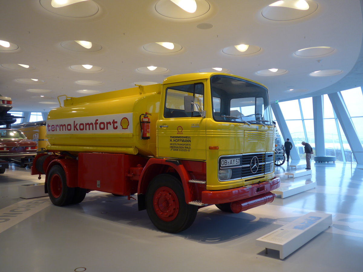 (186'376) - Mercedes-Benz LP 1513 Heiz�l-Tankwagen von 1974: Hoffmann, Oberhausen - OB-AY 57 - am 12. November 2017 in Stuttgart, Mercedes-Benz Museum