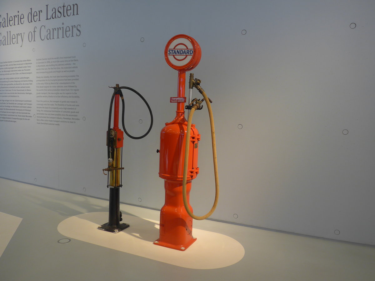 (186'395) - Alte Tanks�ulen am 12. November 2017 in Stuttgart, Mercedes-Benz Museum