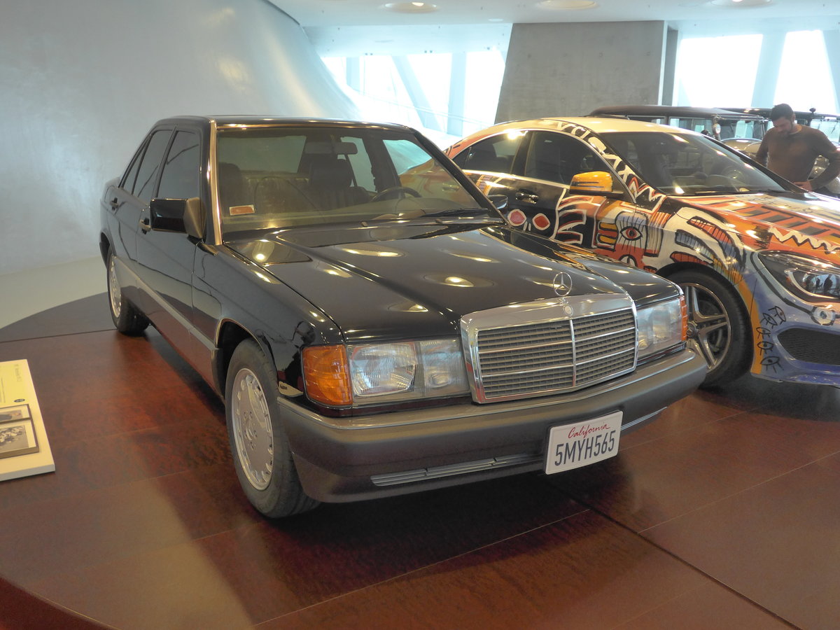 (186'450) - Mercedes-Benz 190 E 2.3 von 1992; Schauspieler Nicolas Cage - 5MYH565 - am 12. November 2017 in Stuttgart, Mercedes-Benz Museum