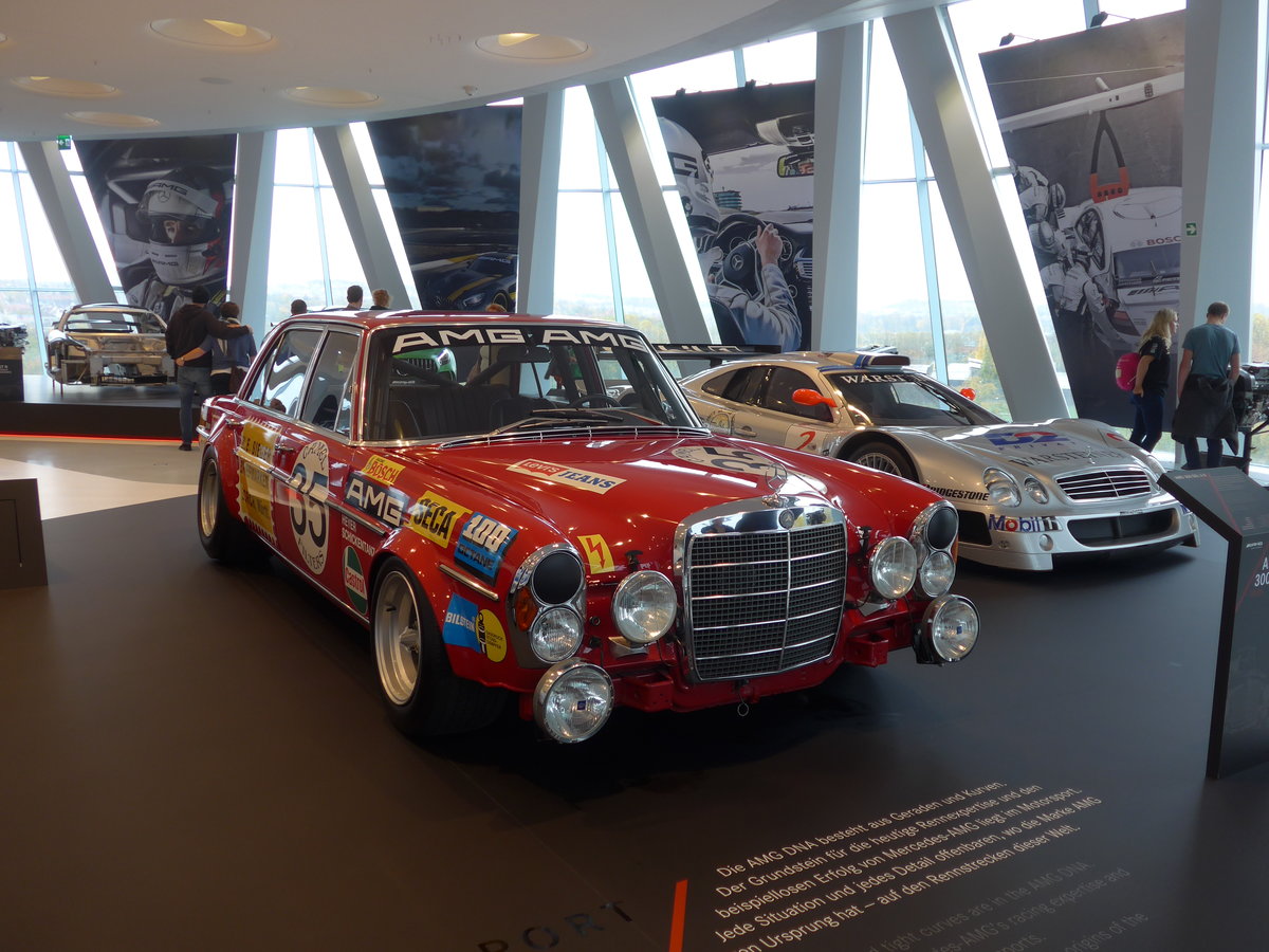 (186'468) - AMG 300 SEL 6.8 von 1969 am 12. November 2017 in Stuttgart, Mercedes-Benz Museum