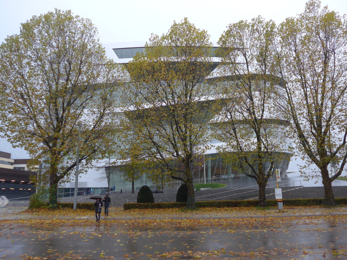 (186'498) - Das Mercedes-Benz Museum am 12. November 2017 in Stuttgart