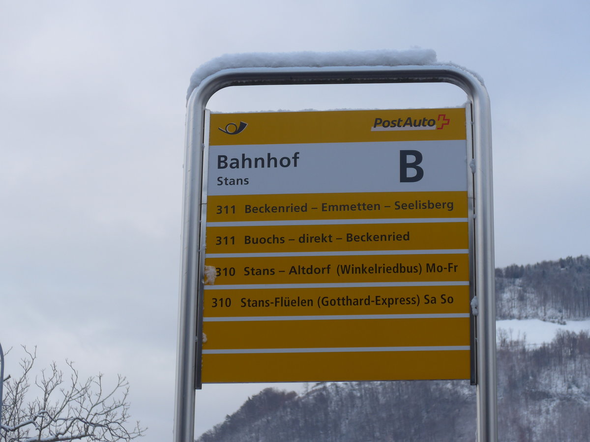 (186'800) - PostAuto-Haltestelle - Stans, Bahnhof - am 9. Dezember 2017