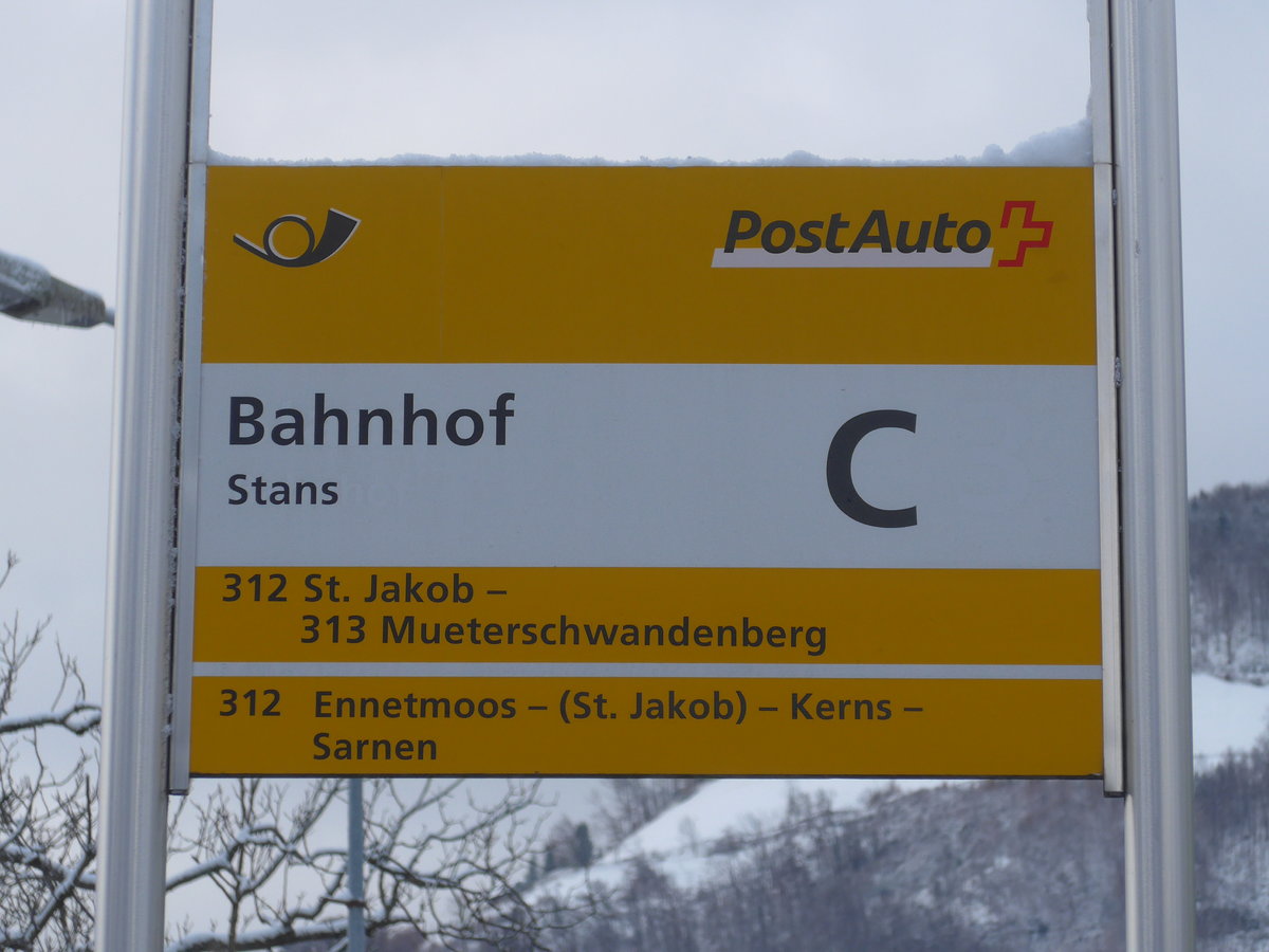 (186'801) - PostAuto-Haltestelle - Stans, Bahnhof - am 9. Dezember 2017