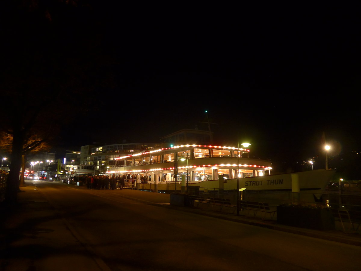 (186'962) - Motorschiff Stadt Thun am 15. Dezember 2017 bei der Schiffl�ndte Thun