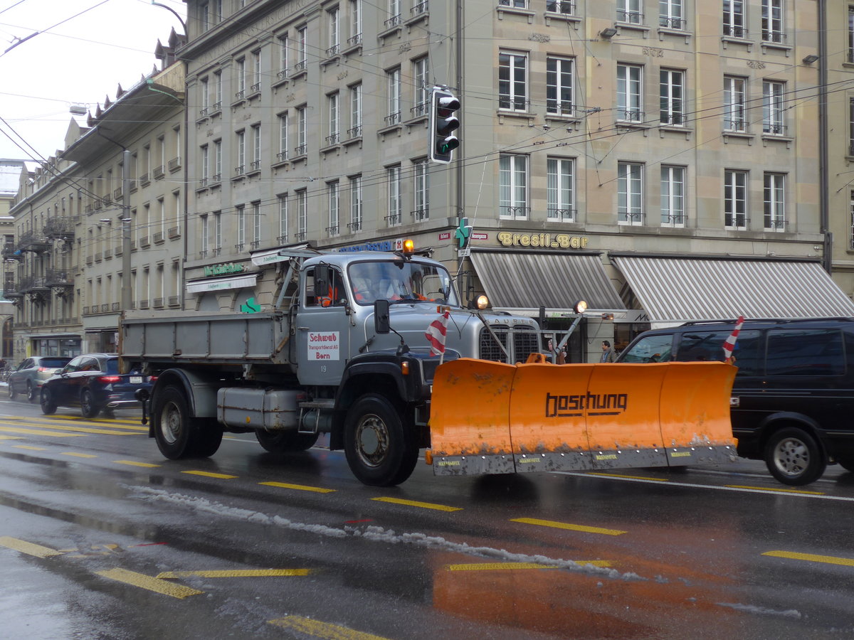 (187'074) - Schwab, Bern - Nr. 19/BE 37'700 - Saurer am 18. Dezember 2017 beim Bahnhof Bern