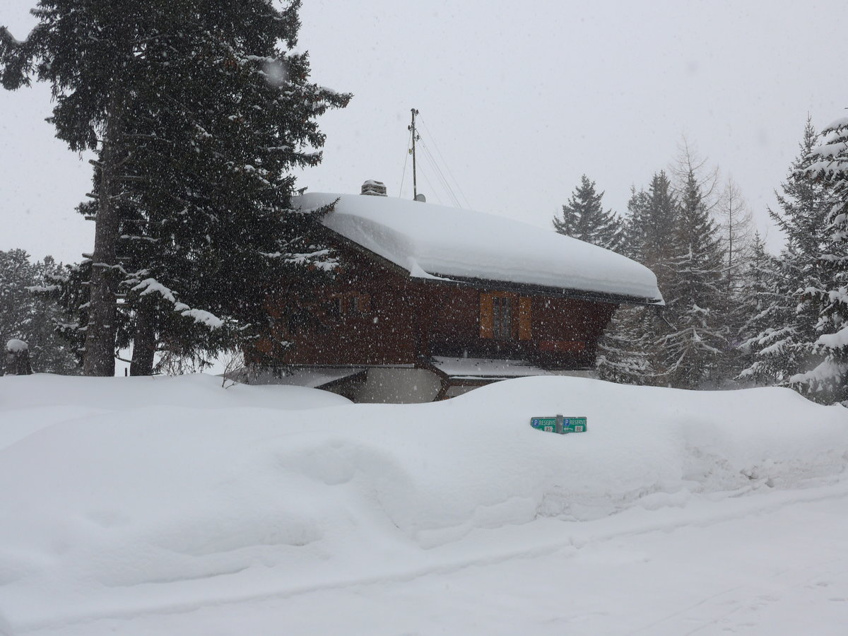 (188'048) - Eingeschneites Haus am 20. Januar 2018 in Les Collons