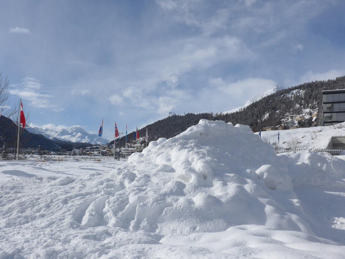 (188'107) - Viel Schnee am 3. Februar 2018 in St. Moritz