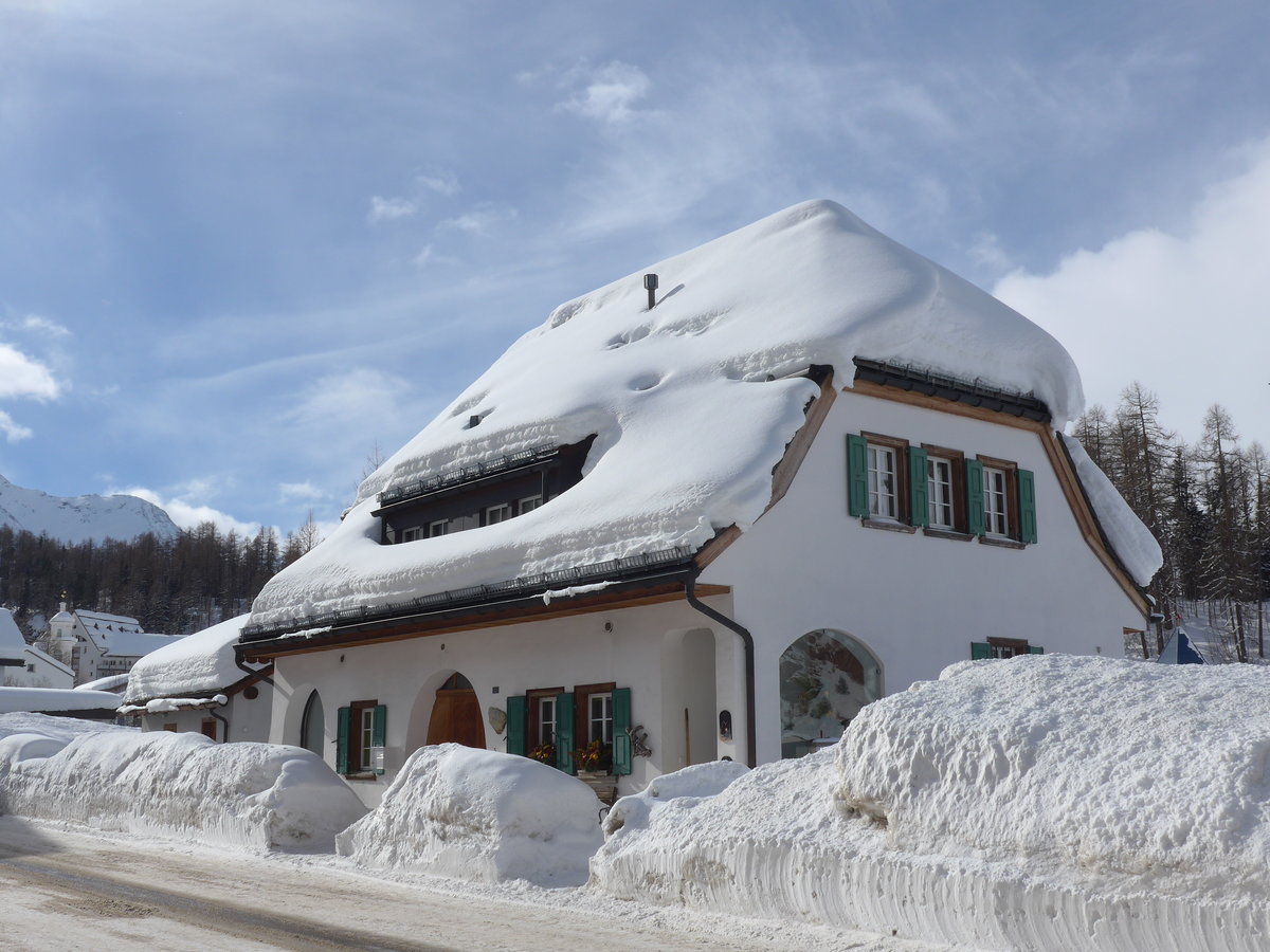 (188'136) - Verschneites Haus am 3. Februar 2018 in Sils-Maria