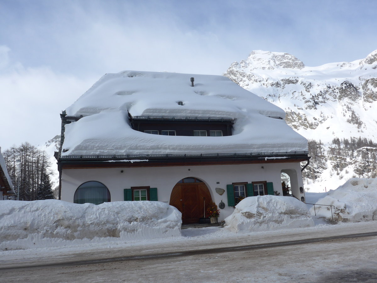 (188'138) - Verschneites Haus am 3. Februar 2018 in Sils-Maria