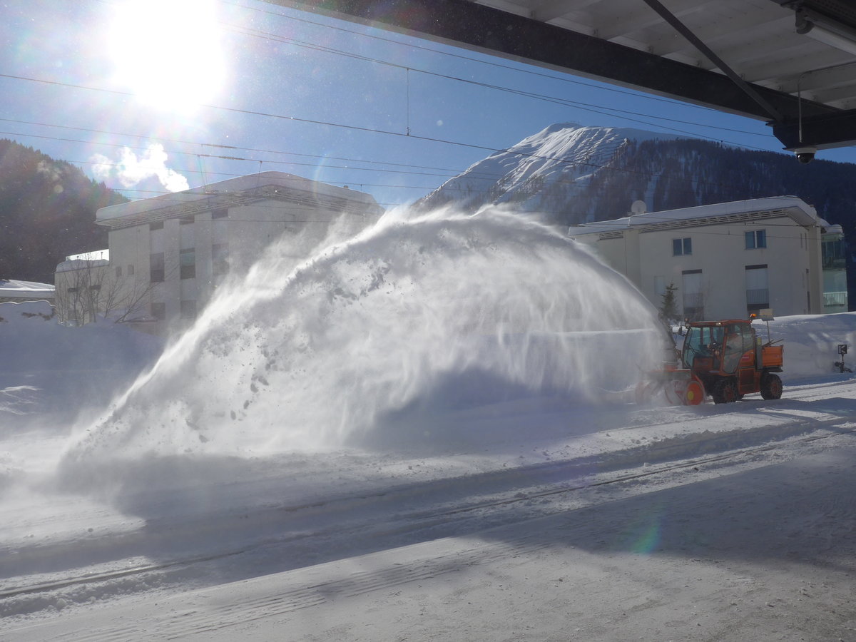 (188'498) - RhB-Schneeschleuder - GR 83'853 - Aebi am 13. Februar 2018 im Bahnhof Davos Dorf