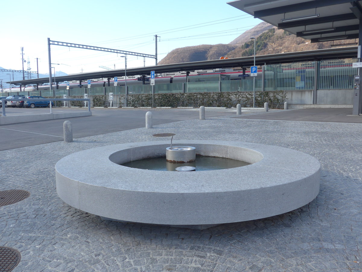 (188'571) - Brunnen am 14. Februar 2018 beim Bahnhof Castione